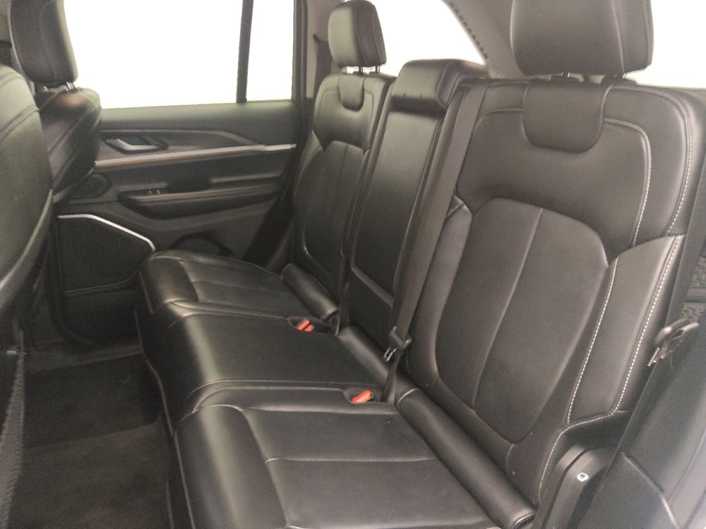 Used 2022 Jeep Grand Cherokee Limited image 18