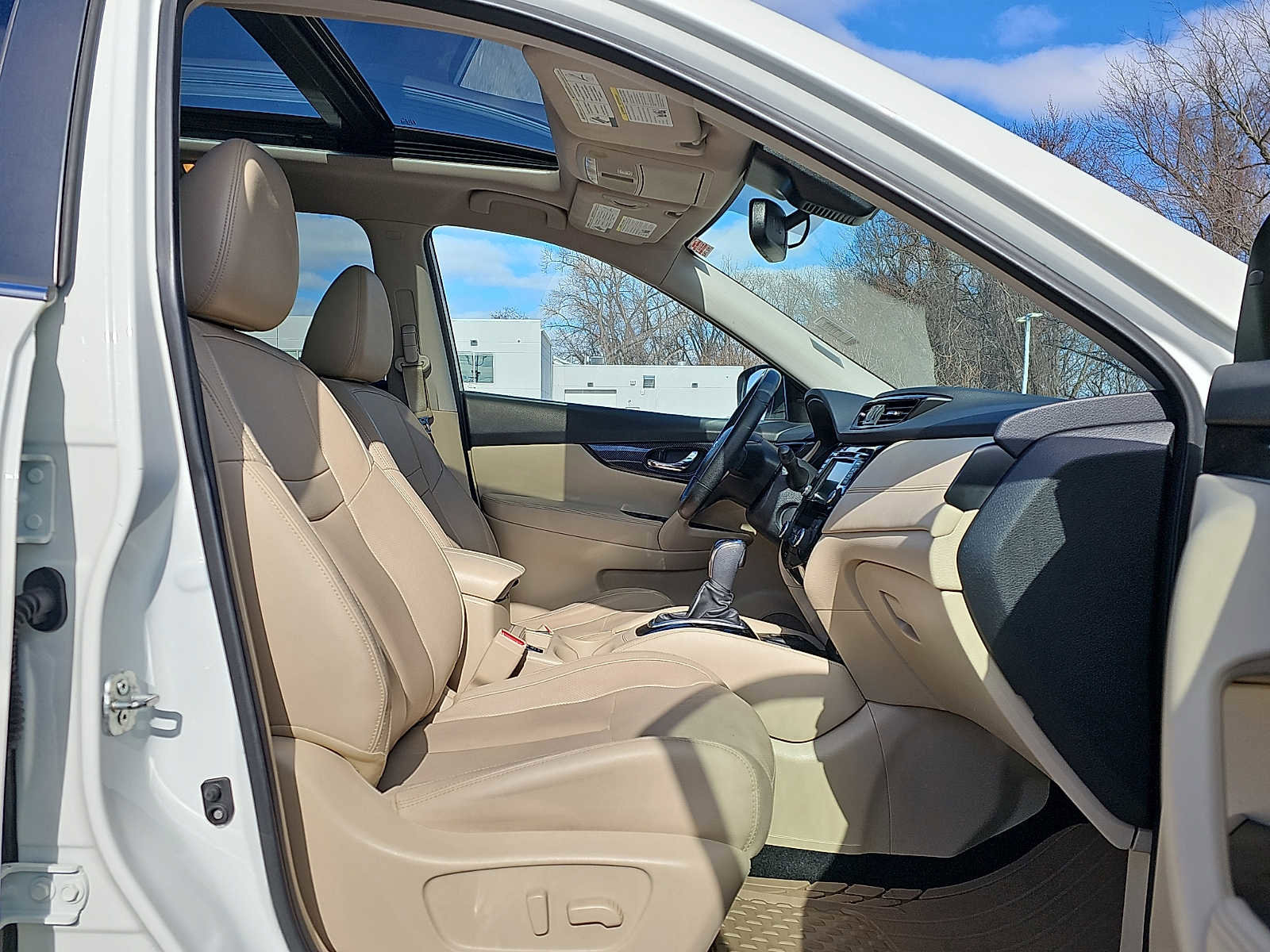 Used 2019 Nissan Rogue SL w/ Premium Package image 14