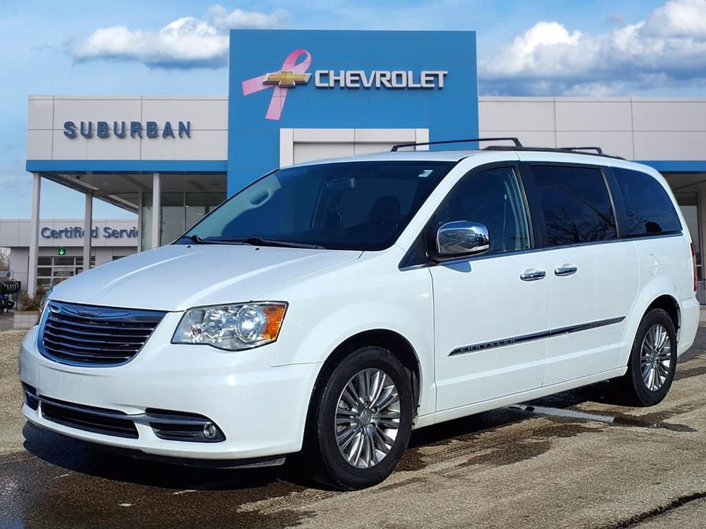Used 2016 Chrysler Town & Country Touring-L image 1