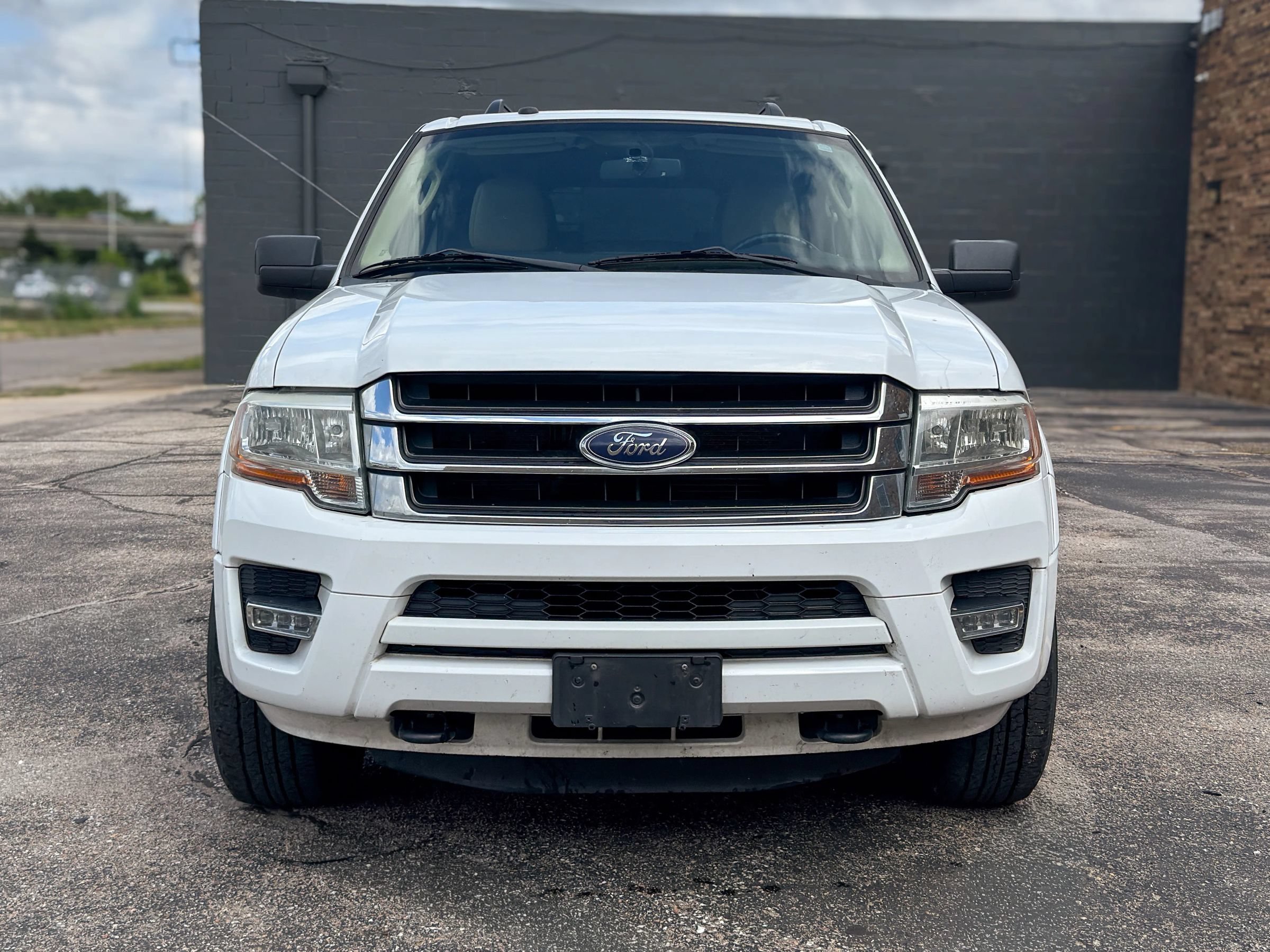Used 2017 Ford Expedition EL XLT w/ Equipment Group 202A AWD/4WD image 2