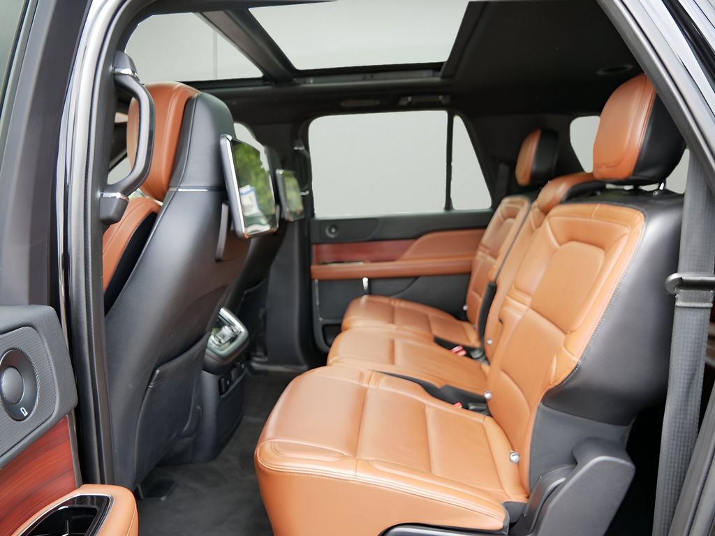 Used 2021 Lincoln Navigator L Reserve w/ Equipment Group 208A AWD/4WD image 11