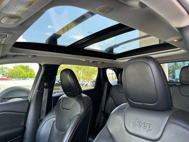 Used 2019 Jeep Cherokee Limited w/ Luxury Group image 2