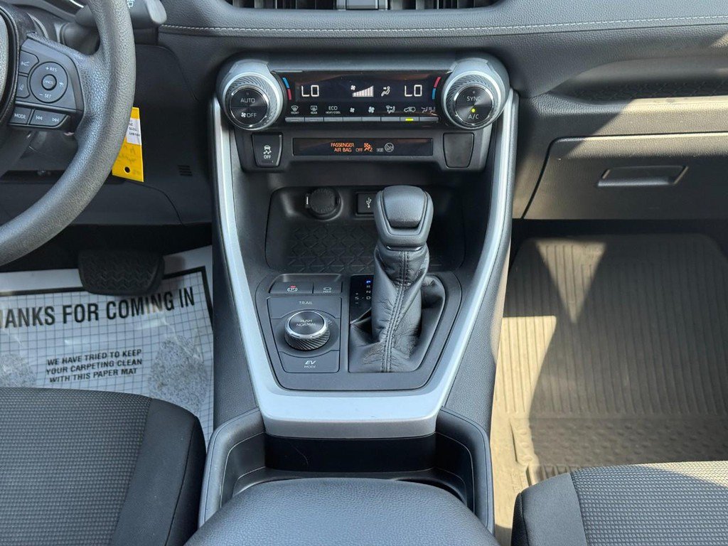 Used 2020 Toyota RAV4 LE AWD/4WD image 19