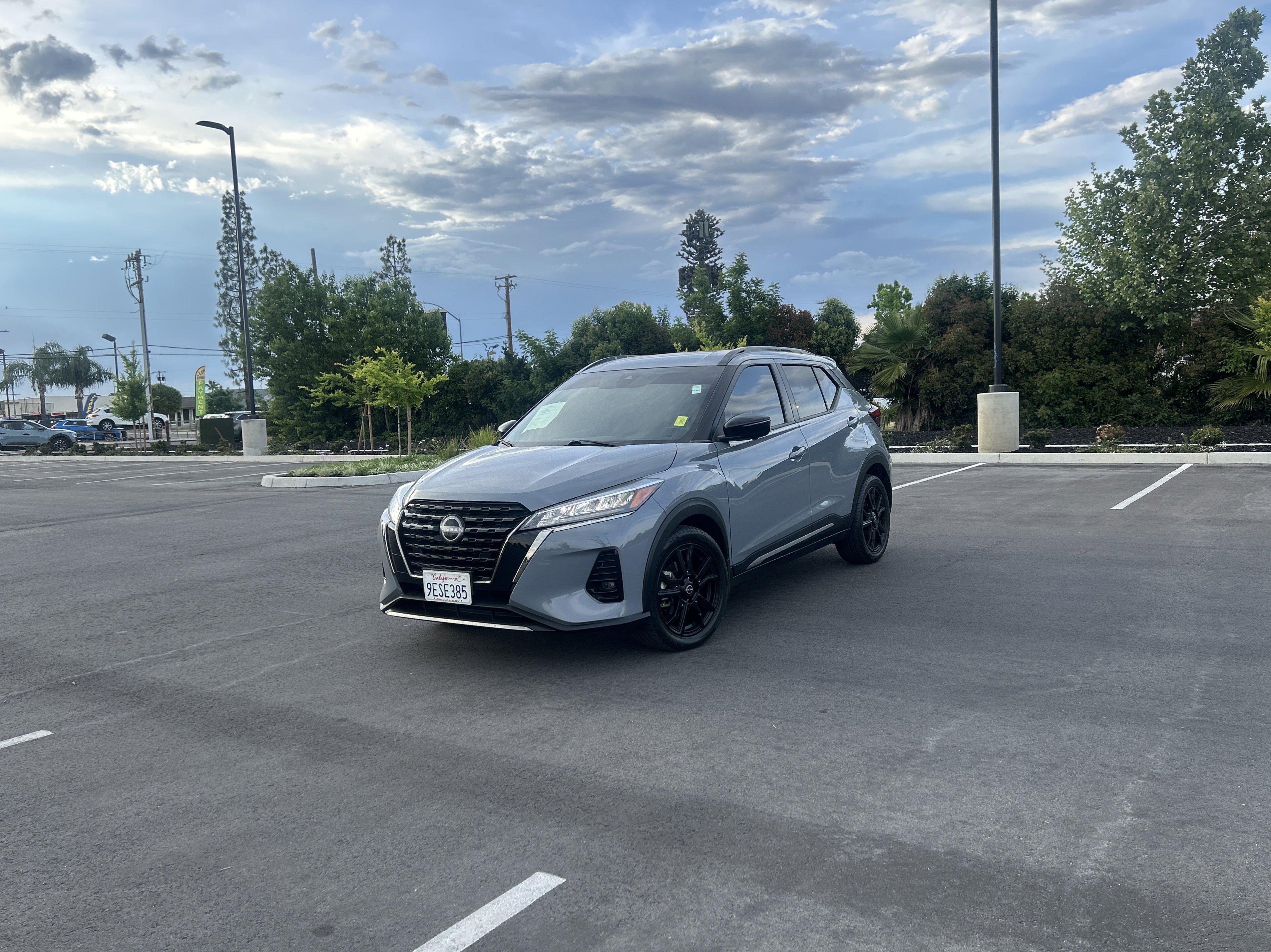 Used 2023 Nissan Kicks SR image 1