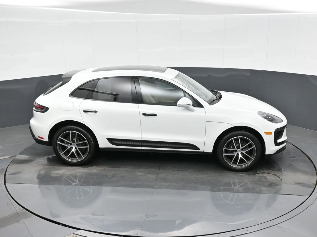 Certified 2025 Porsche Macan image 31