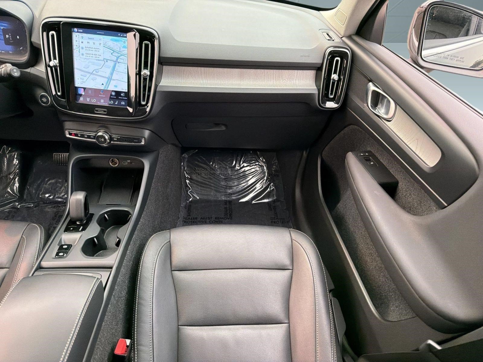 Used 2025 Volvo XC40 B5 Core AWD/4WD image 30