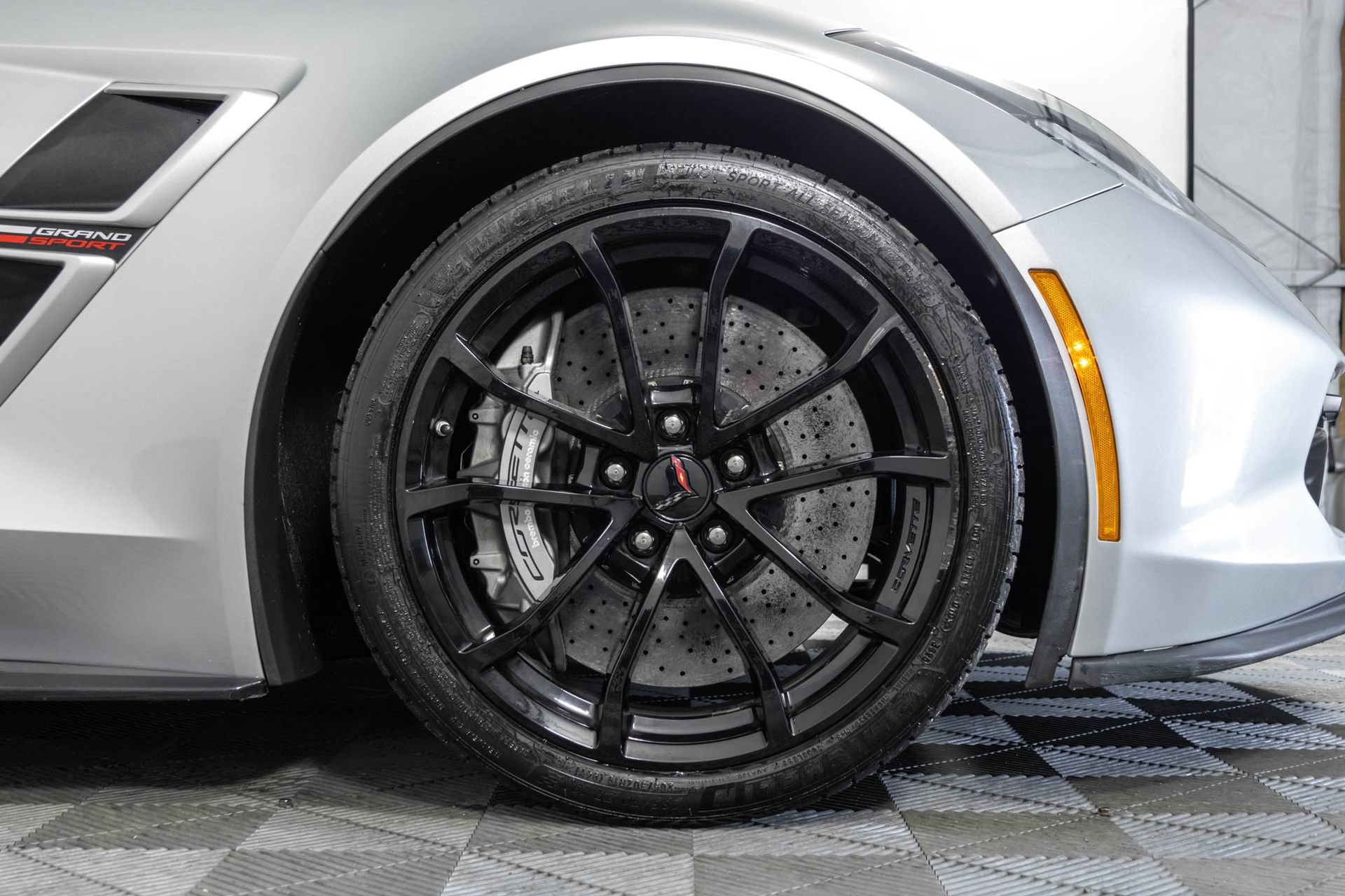 Used 2018 Chevrolet Corvette Grand Sport w/ Z07 Performance Package RWD image 39