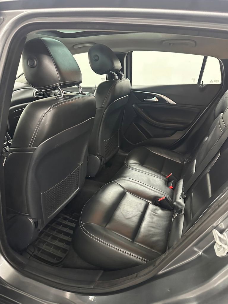 Used 2017 INFINITI QX30 Premium w/ Navigation Package image 28