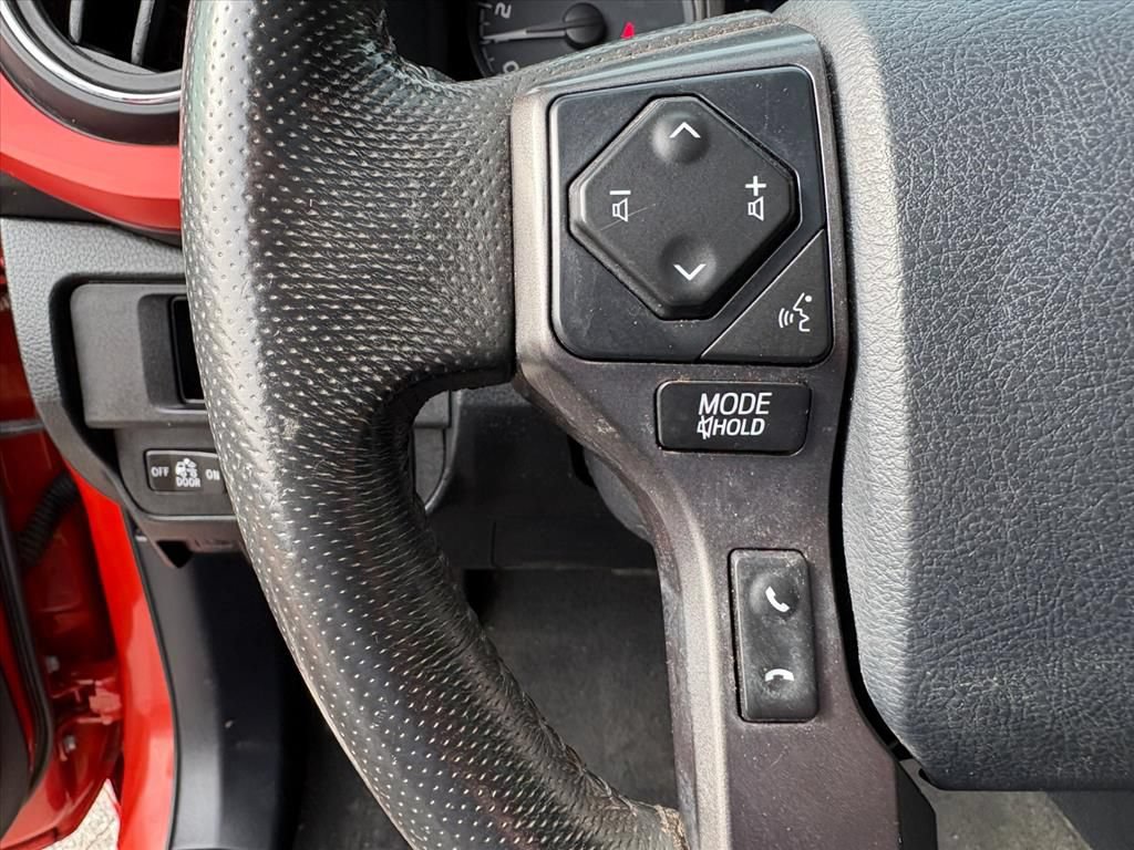 Used 2018 Toyota Tacoma TRD Sport AWD/4WD image 13