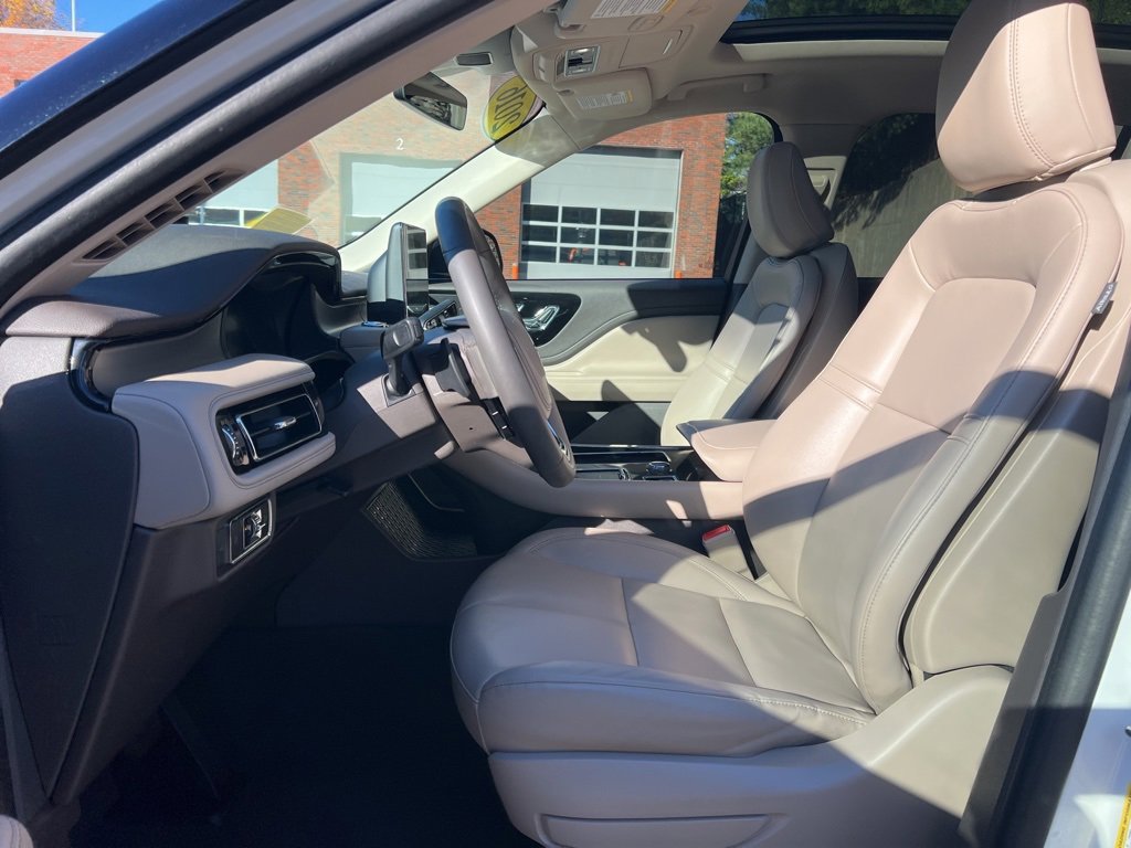 Used 2022 Lincoln Aviator AWD w/ Premium Package image 12