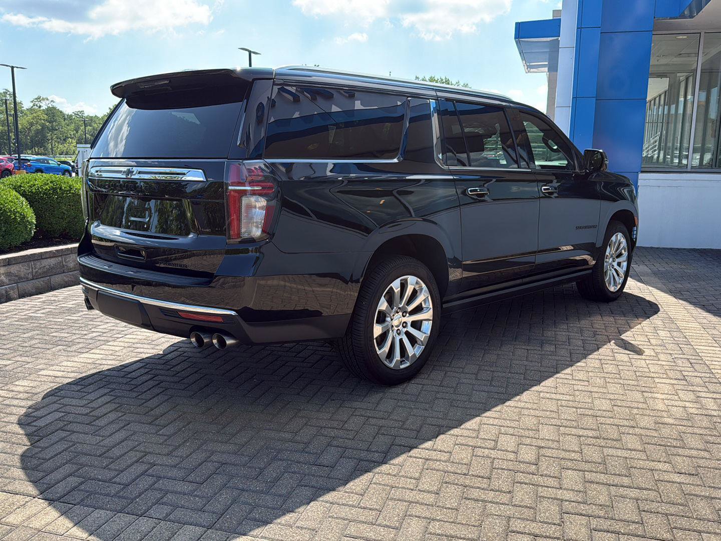 Used 2021 Chevrolet Suburban Premier AWD/4WD image 5