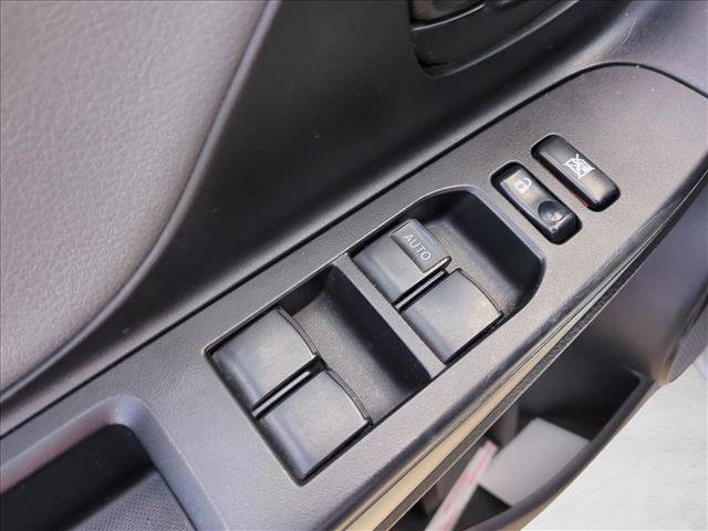 Used 2016 Toyota Yaris L image 12