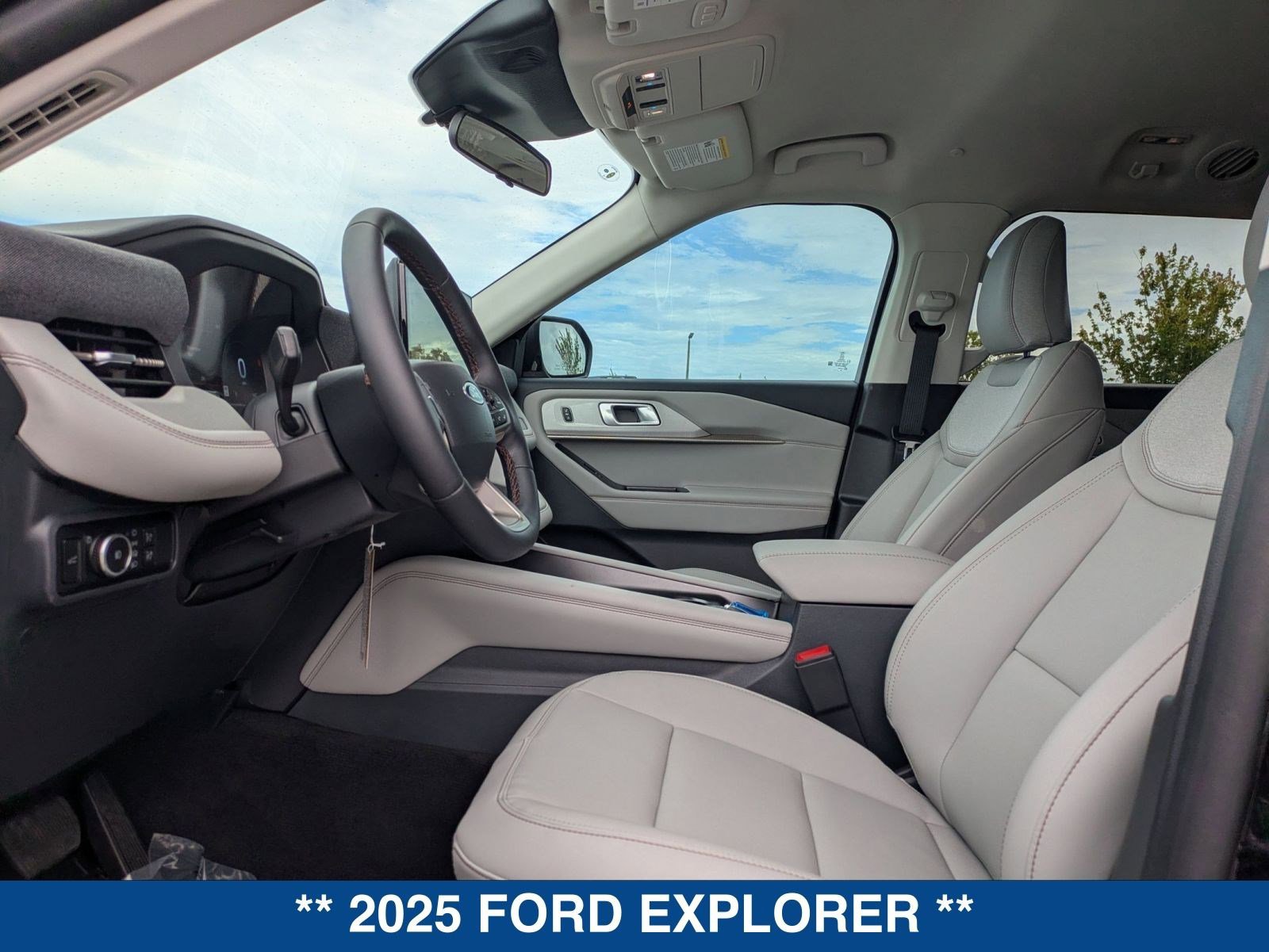 New 2025 Ford Explorer Active w/ Active Comfort Package image 29