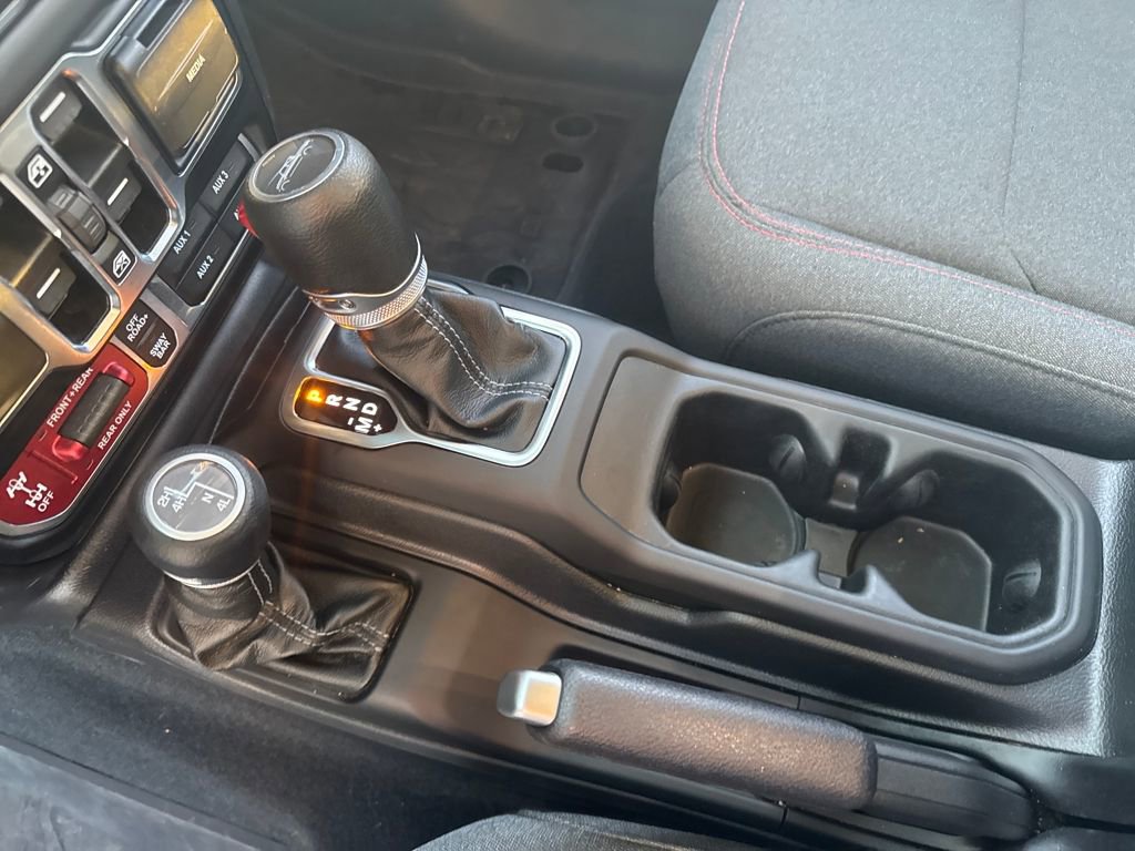 Used 2024 Jeep Gladiator Rubicon w/ Technology Group image 18