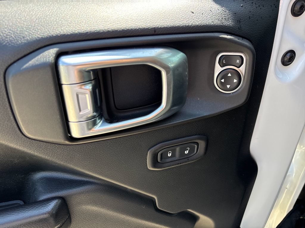 Used 2018 Jeep Wrangler Unlimited Sport S AWD/4WD image 16