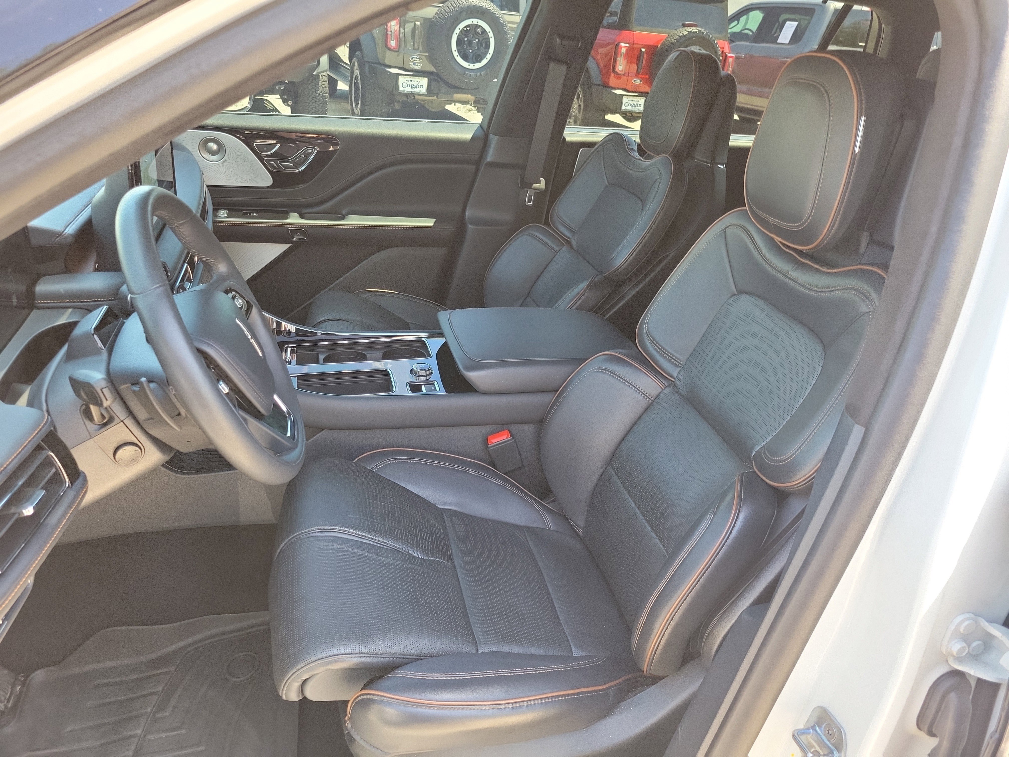 Used 2025 Lincoln Aviator Black Label w/ Jet Appearance Package image 8