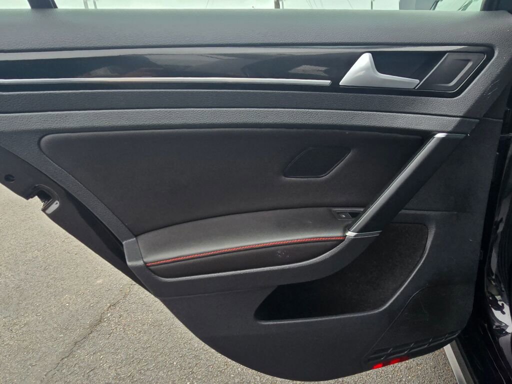 Used 2016 Volkswagen GTI SE w/ Lighting Package (SEL) FWD image 19