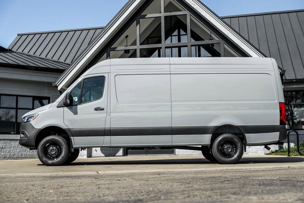 Used 2025 Mercedes-Benz Sprinter 2500 image 3