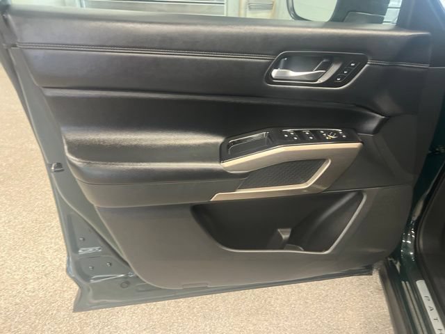 Used 2023 Nissan Pathfinder Platinum AWD/4WD image 28