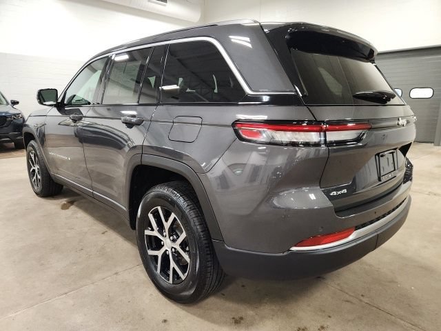 Used 2026 Jeep Grand Cherokee Limited AWD/4WD image 5