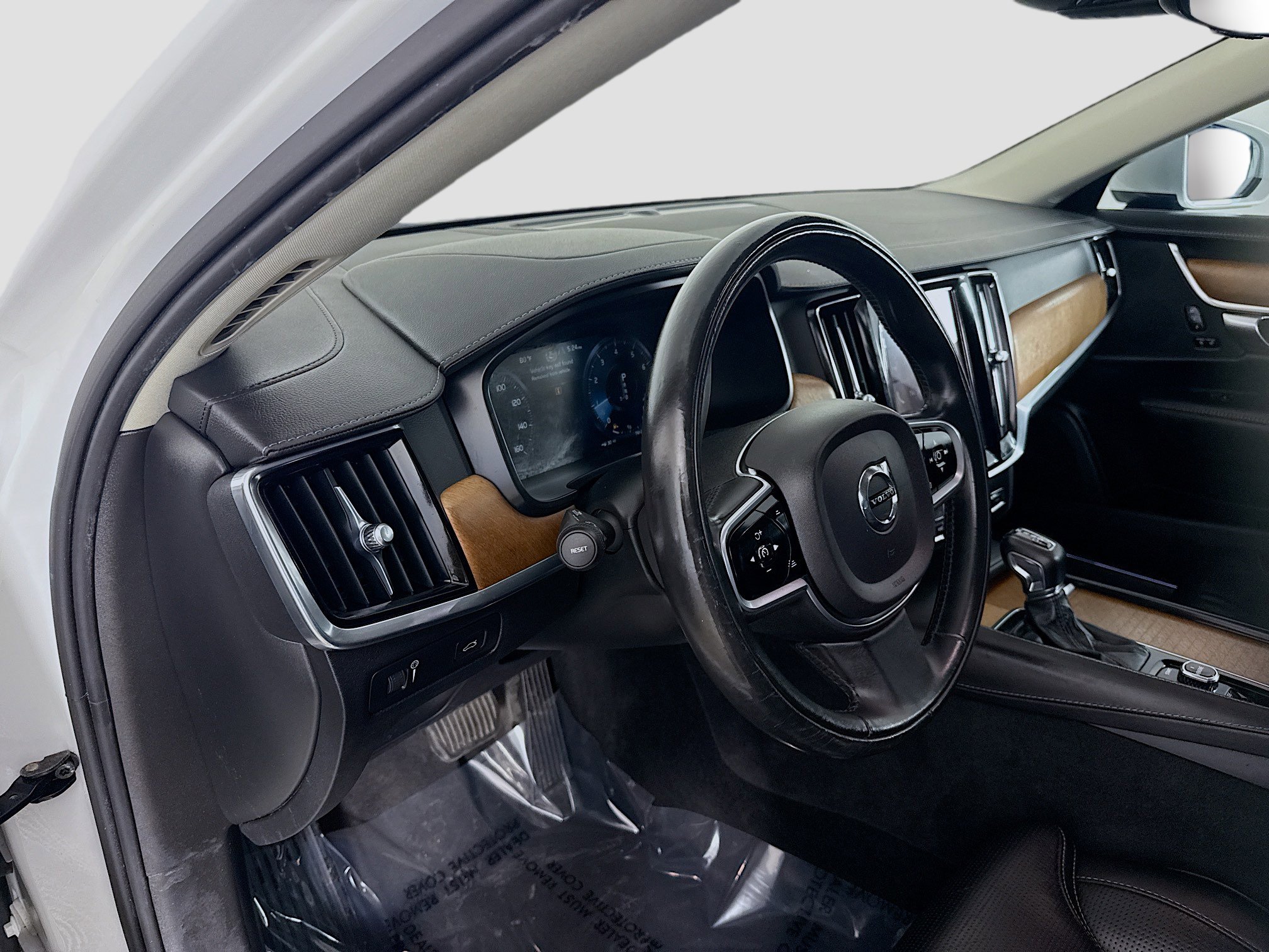 Used 2017 Volvo S90 T6 Inscription w/ Vision Package image 23