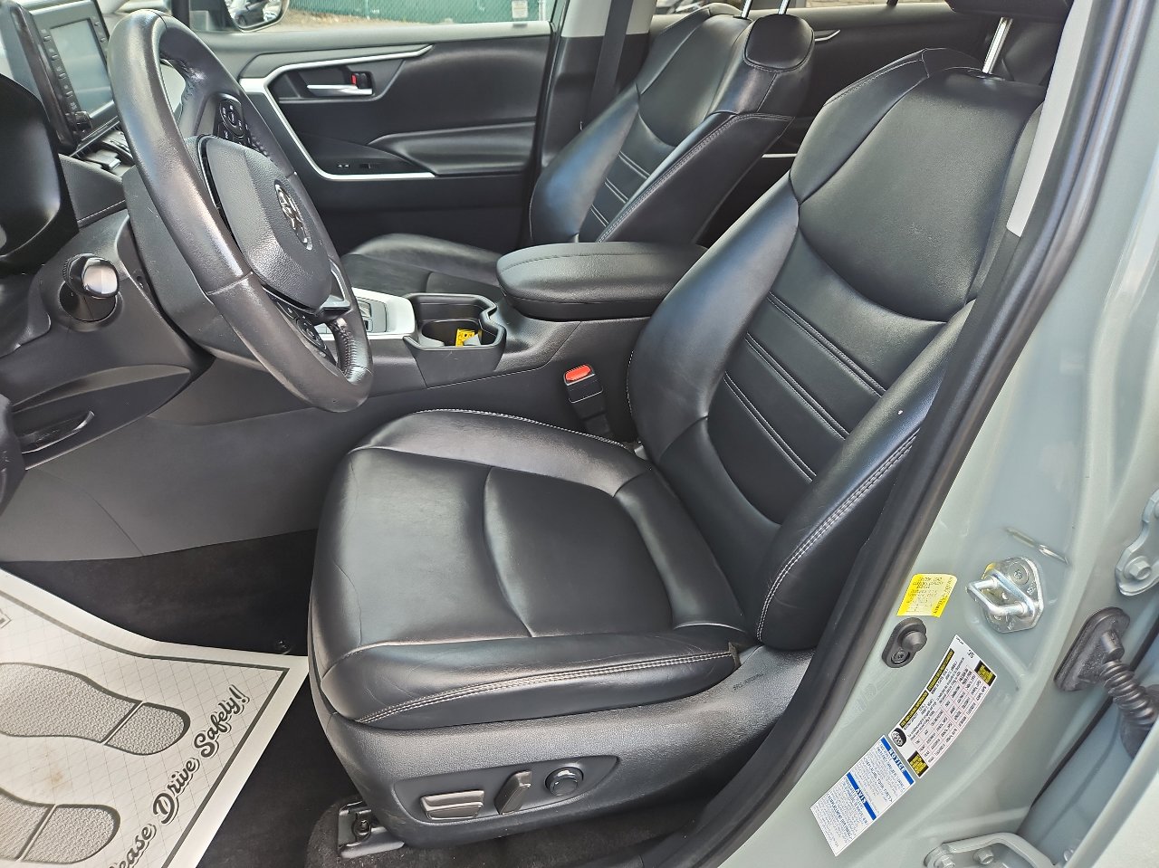 Used 2019 Toyota RAV4 XLE Premium image 12