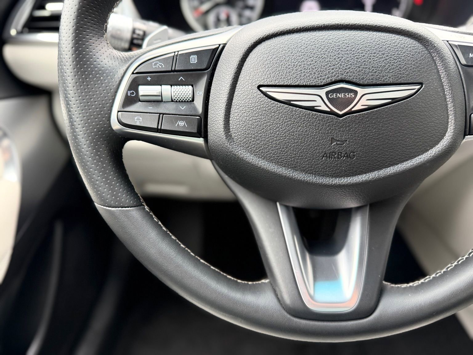 Used 2025 Genesis G70 2.5T image 25