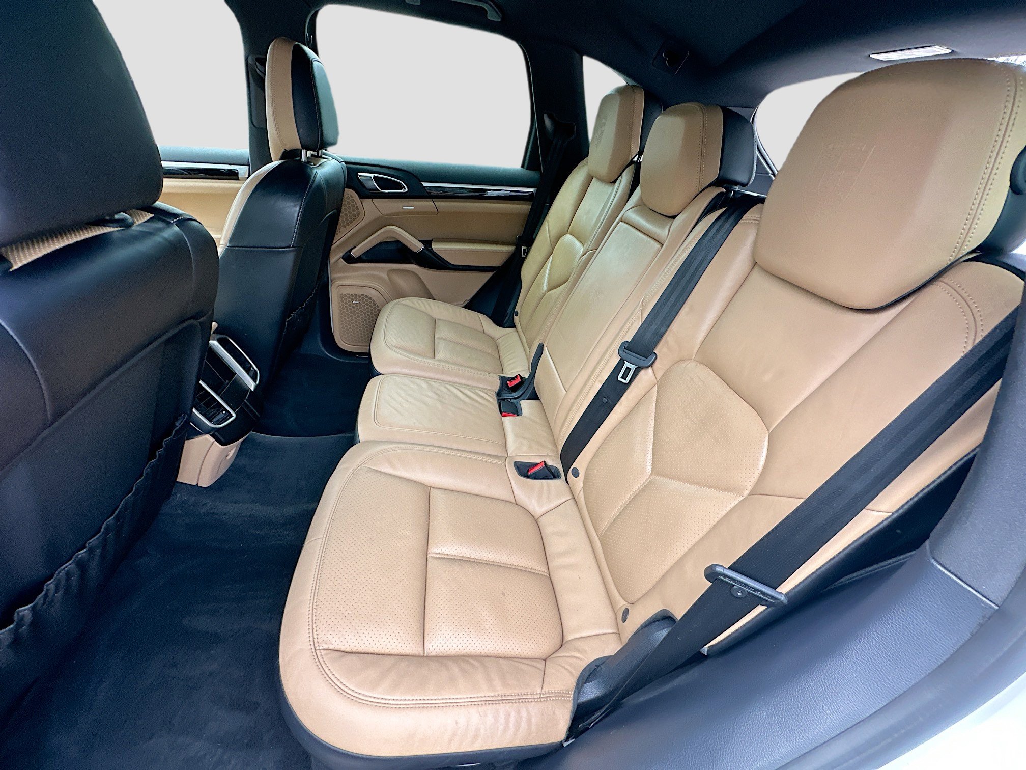 Used 2017 Porsche Cayenne Platinum Edition image 26