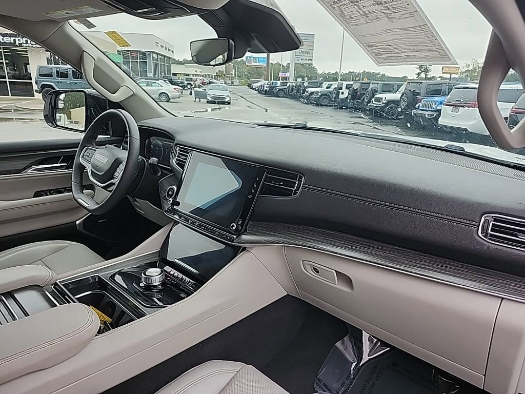 Used 2023 Jeep Wagoneer Series III w/ Preferred Equipment Group image 18