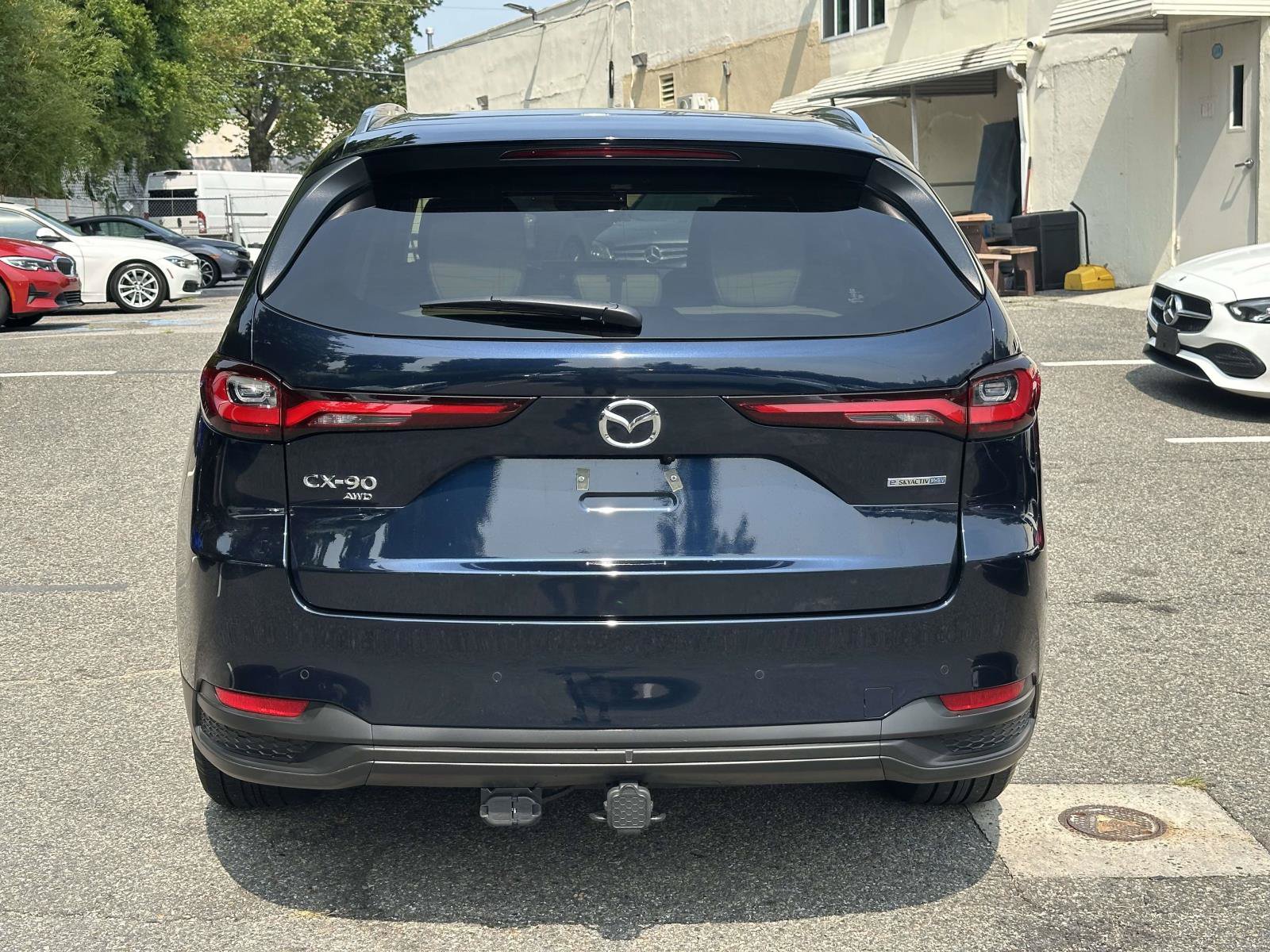 Used 2025 MAZDA CX-90 Plug-In Hybrid w/ Preferred AWD/4WD image 4