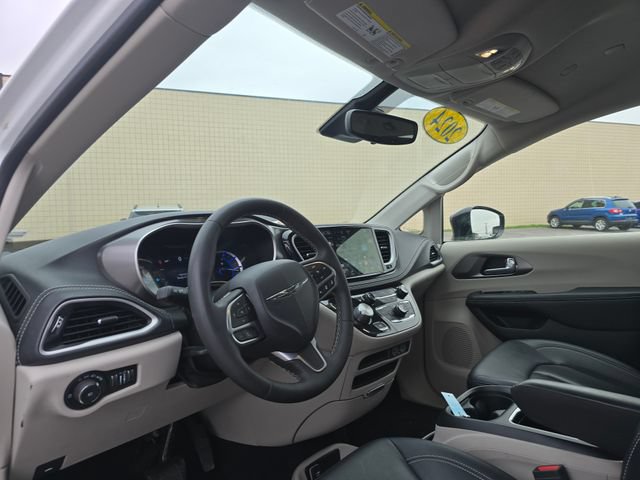 Used 2024 Chrysler Pacifica Limited FWD image 11