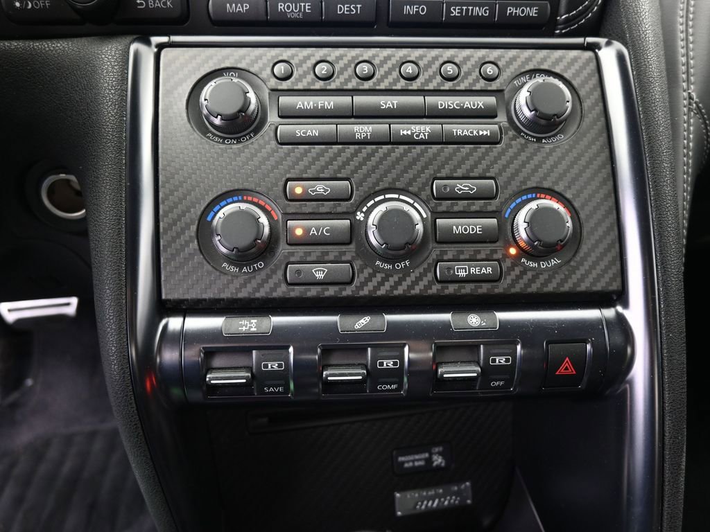 Used 2014 Nissan GT-R Premium image 27
