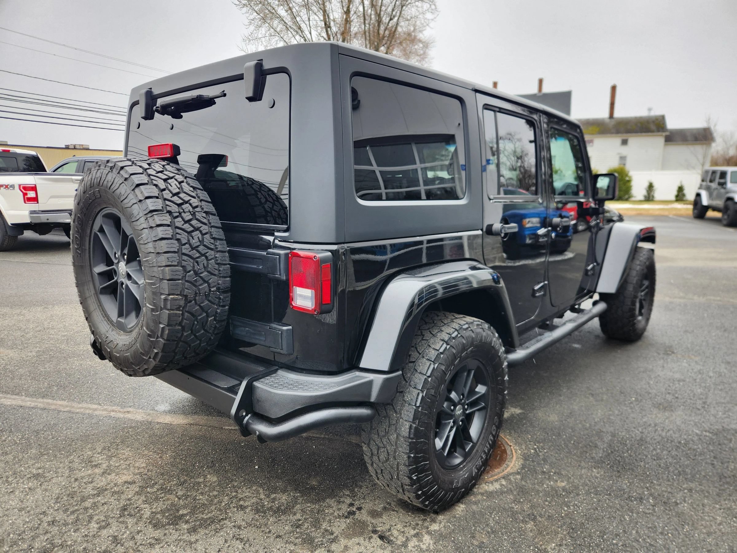 Used 2017 Jeep Wrangler Unlimited Sahara AWD/4WD image 19