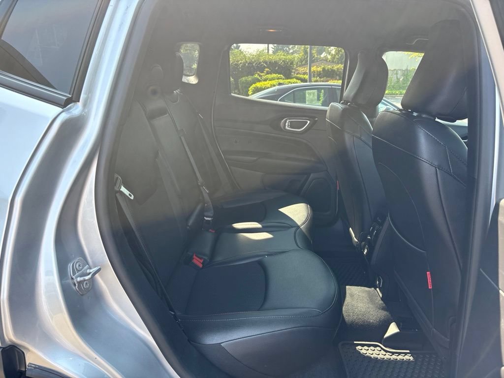 Used 2025 Jeep Compass Trailhawk AWD/4WD image 25