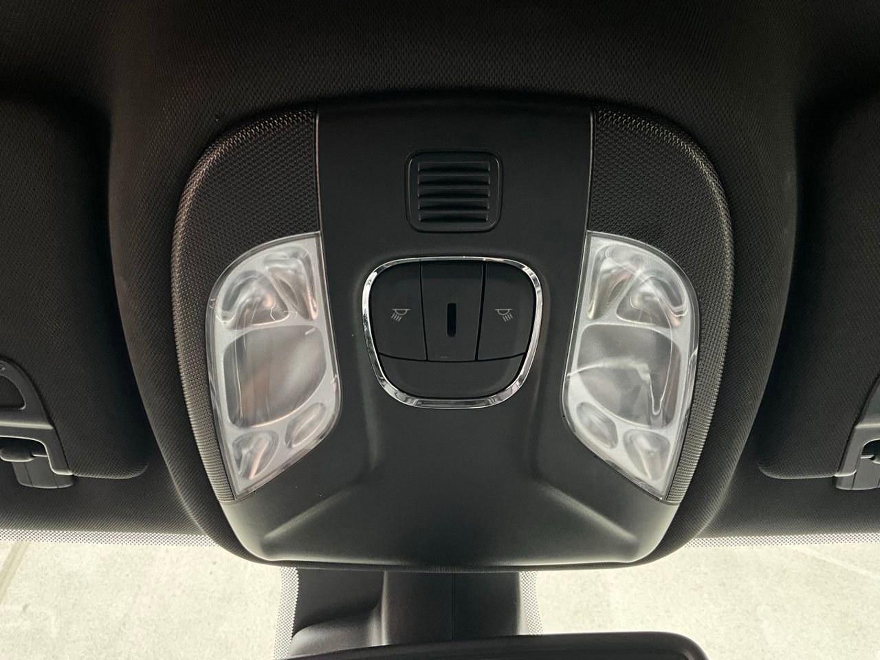 Used 2025 Jeep Compass Latitude image 16