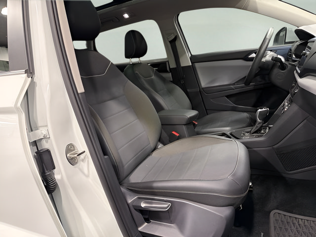 Used 2023 Volkswagen Taos SE w/ Panoramic Sunroof Package FWD image 14