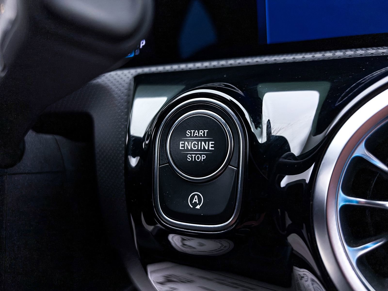 Used 2024 Mercedes-Benz CLA 250 4MATIC image 24