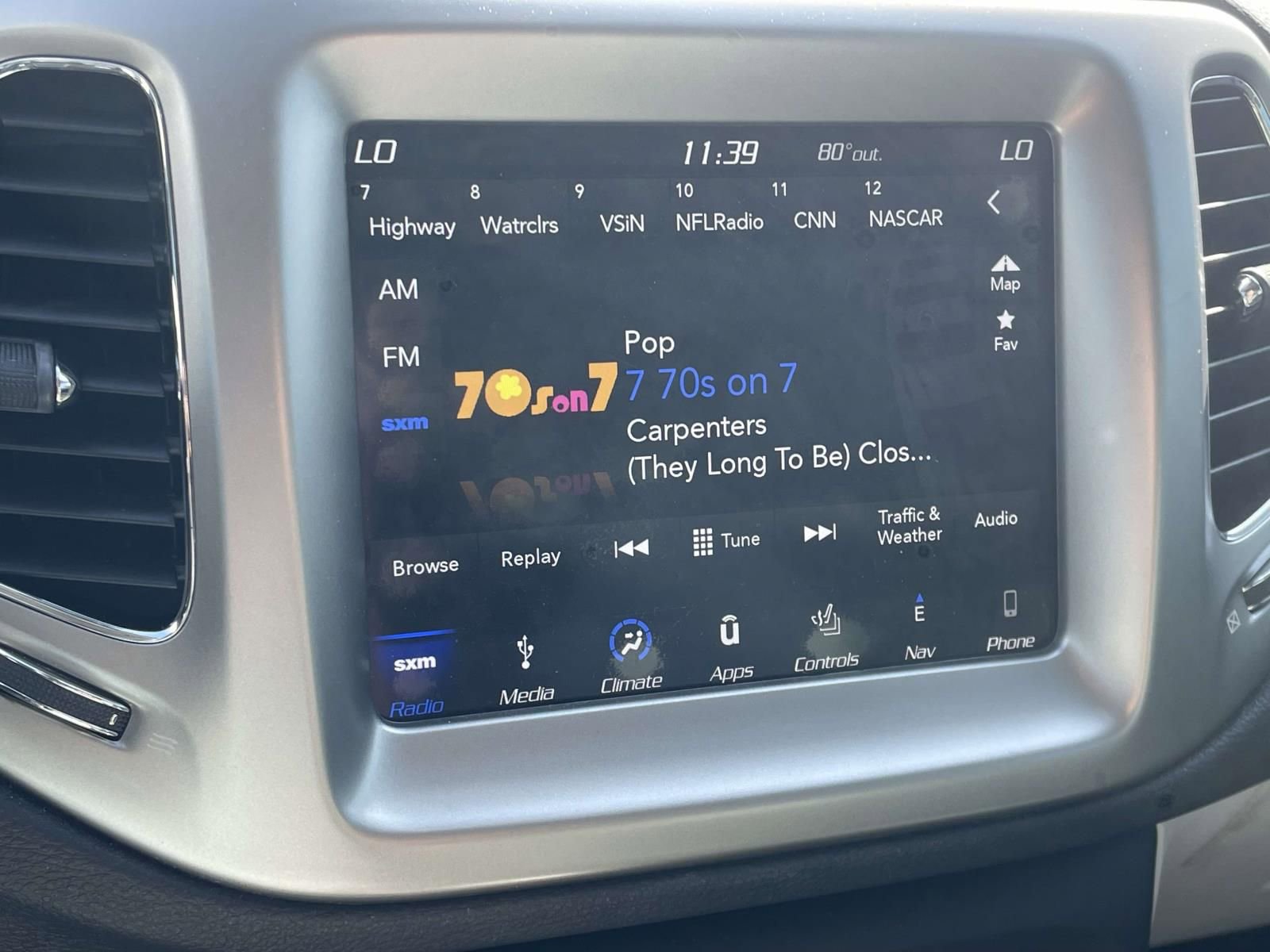 Used 2018 Jeep Compass Latitude w/ Popular Equipment Group image 17