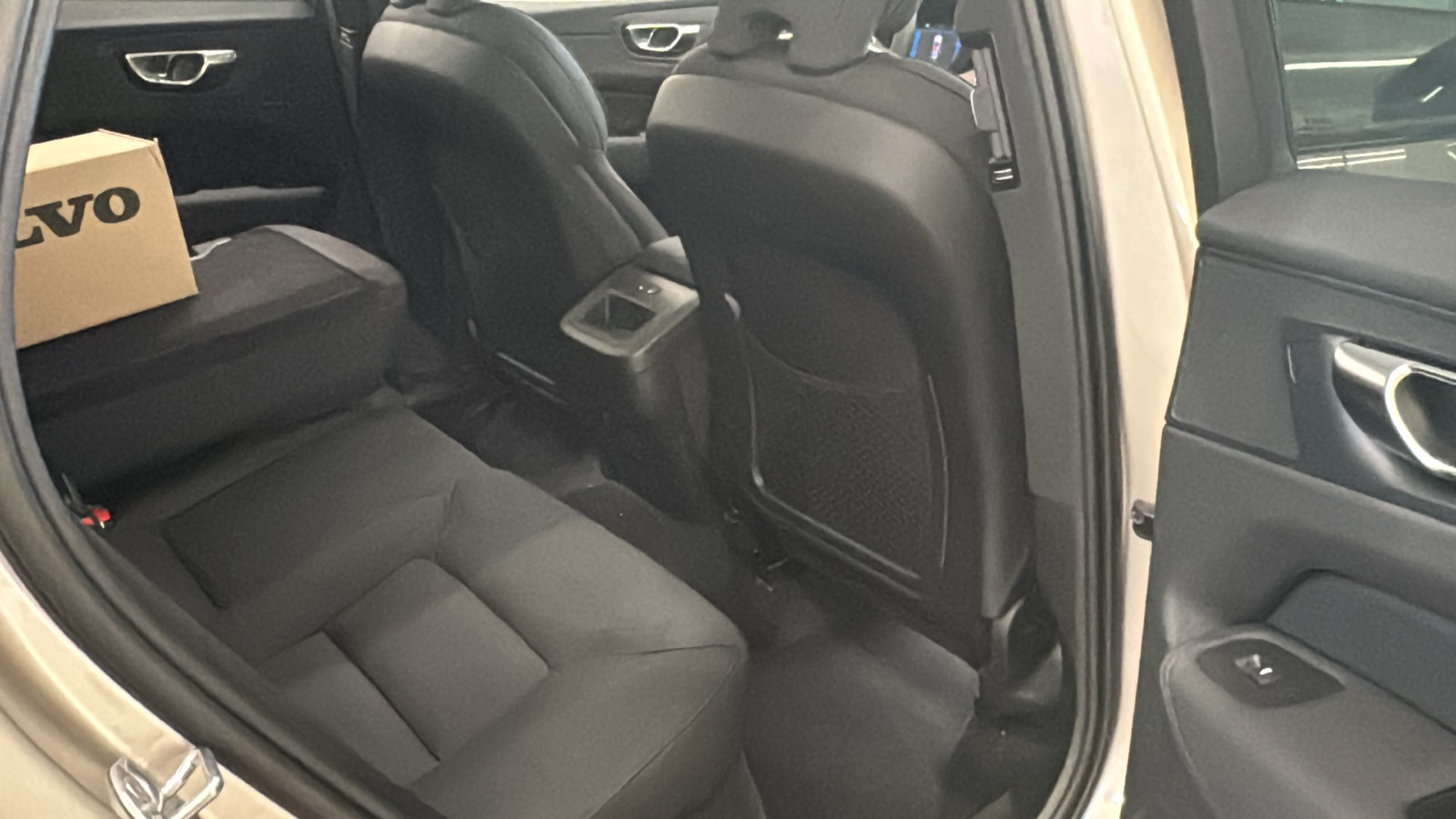 New 2026 Volvo XC60 B5 Plus w/ Protection Package Premier AWD/4WD image 28