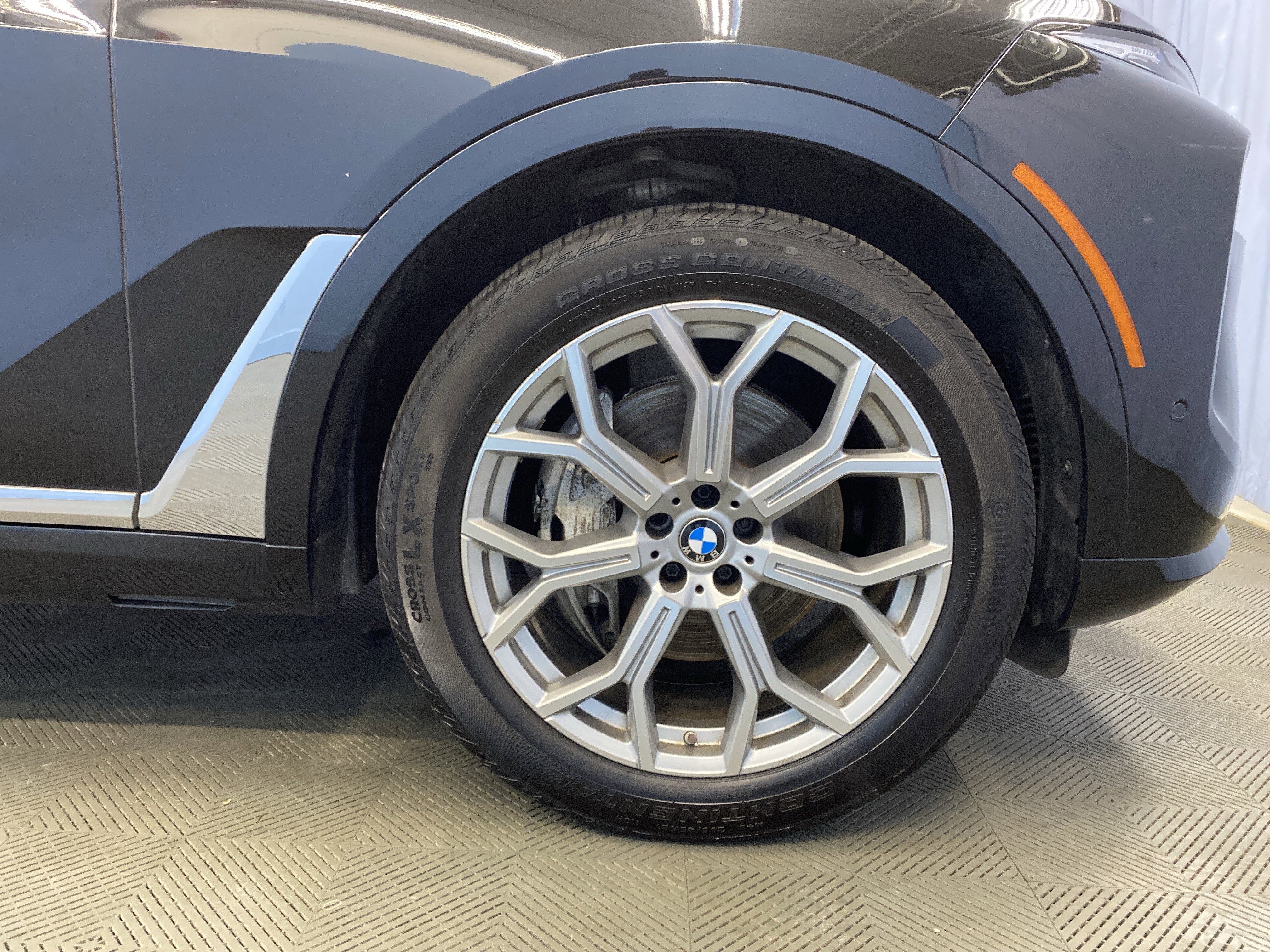 Used 2023 BMW X7 xDrive40i w/ Parking Assistance Package image 55