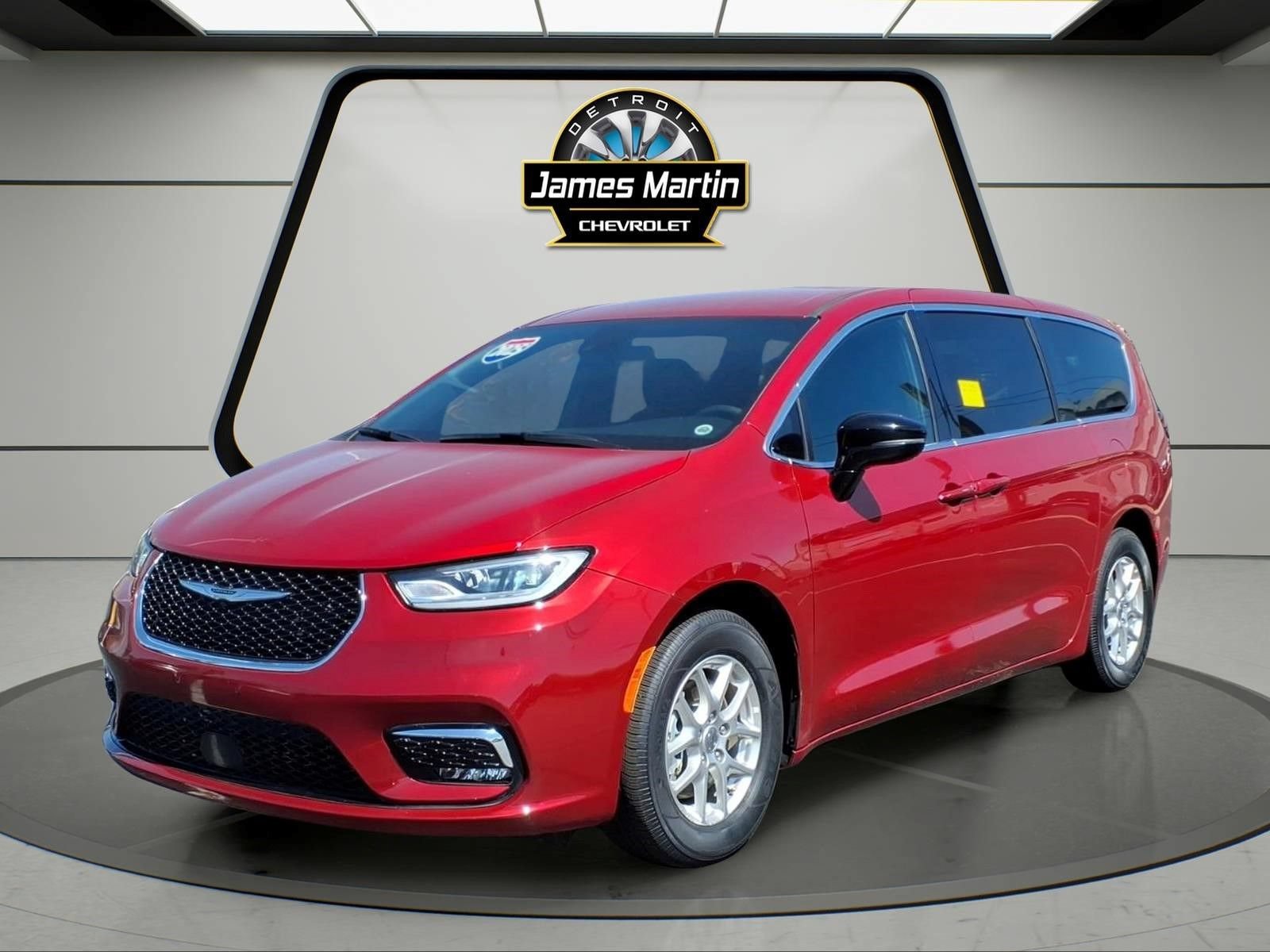 Used 2025 Chrysler Pacifica Select FWD image 1