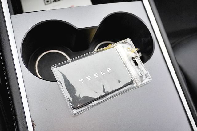 Used 2024 Tesla Model Y Long Range AWD/4WD image 37