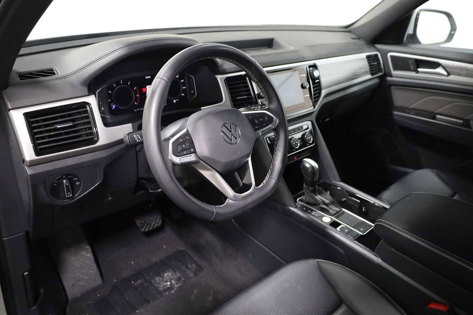 Used 2023 Volkswagen Atlas Cross Sport SE image 4