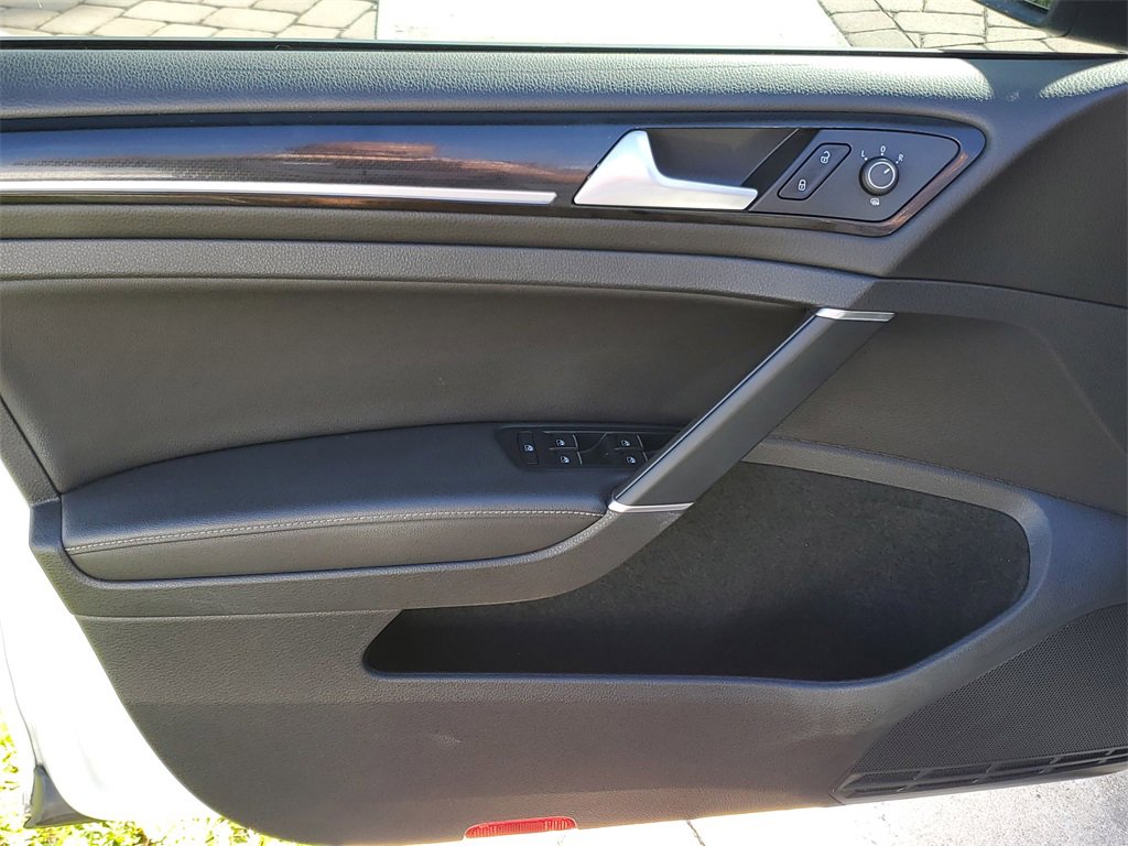 Used 2019 Volkswagen Golf R 4-Door image 17