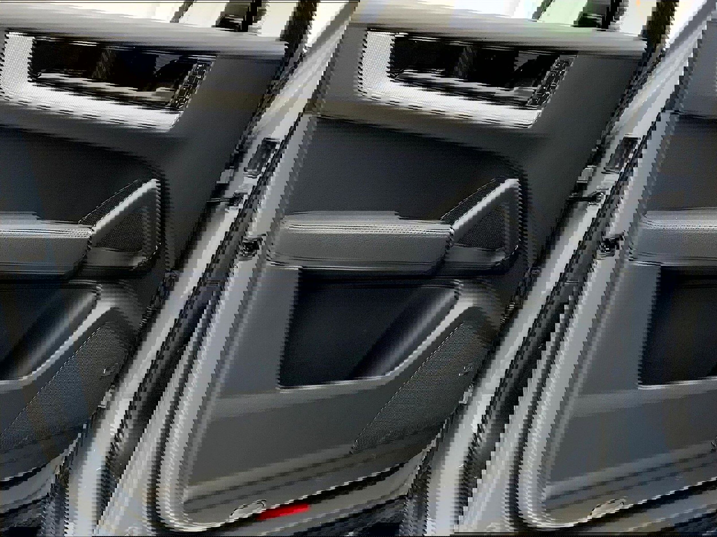 New 2025 Porsche Cayenne image 18