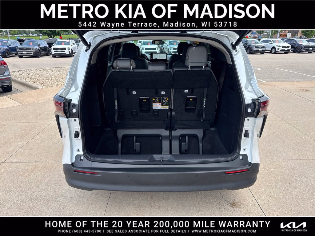 Used 2025 Toyota Sienna XLE AWD/4WD image 42