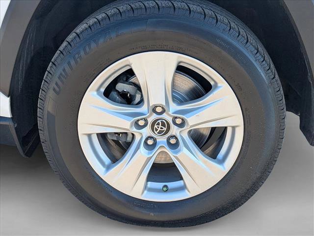 Used 2021 Toyota RAV4 XLE FWD image 21