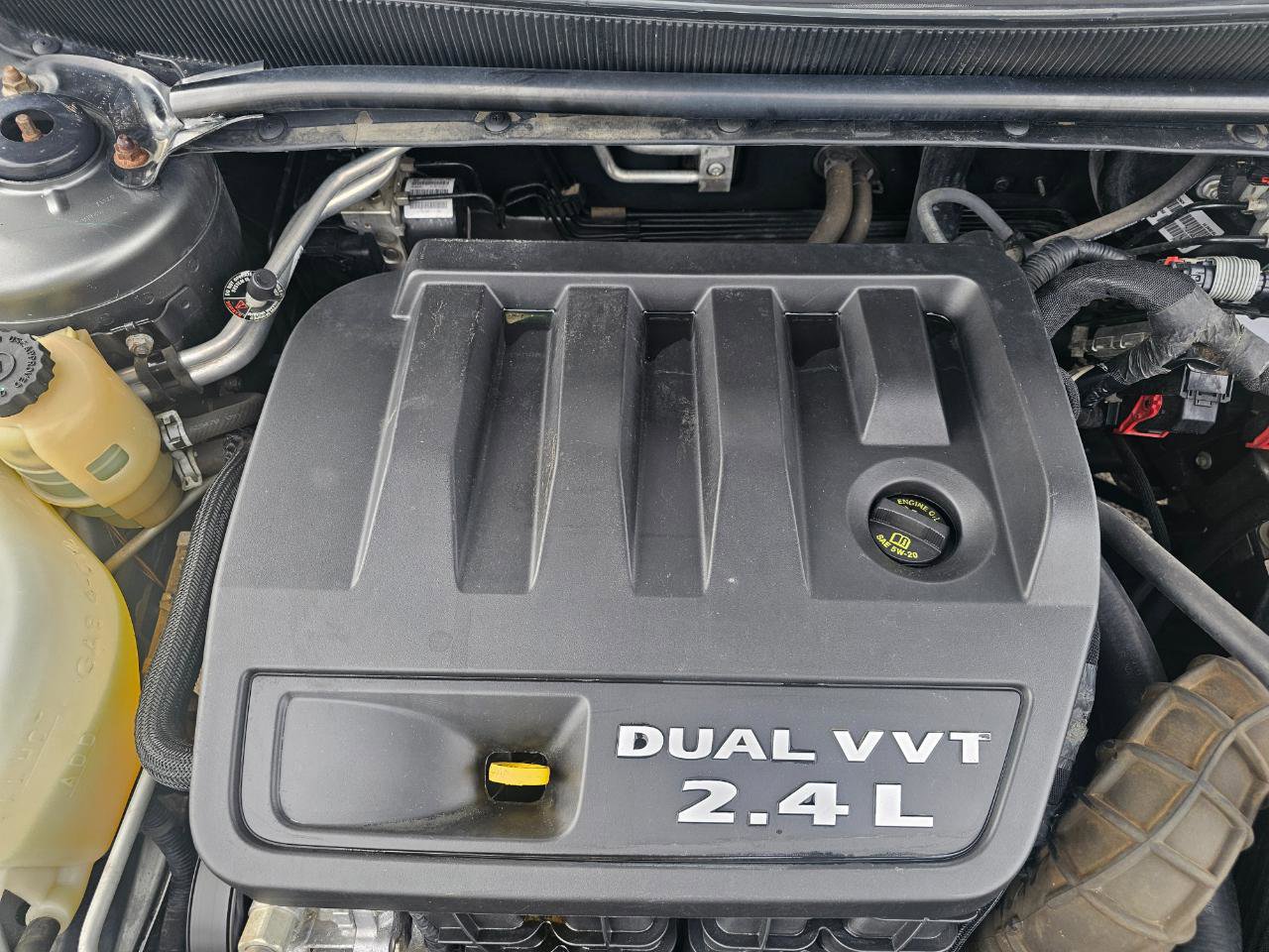 Used 2013 Dodge Avenger SE image 28