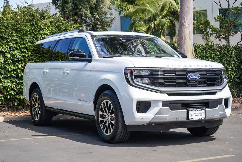 Used 2025 Ford Expedition Max Platinum AWD/4WD image 3