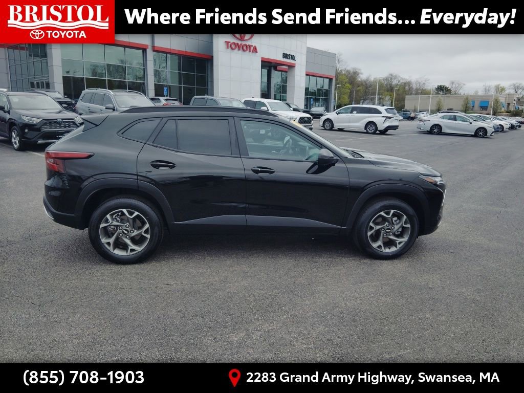 Used 2025 Chevrolet Trax LT w/ LT Convenience Package FWD image 8